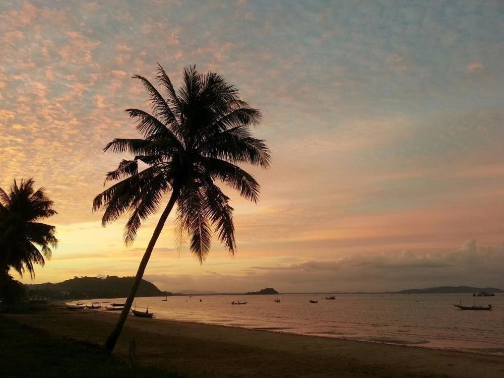 Star Light Beach Resort And Restaurant Chumphon Esterno foto