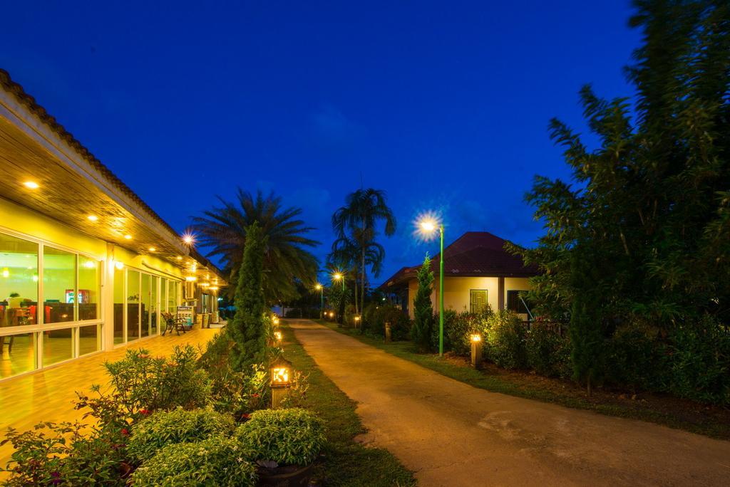 Star Light Beach Resort And Restaurant Chumphon Esterno foto