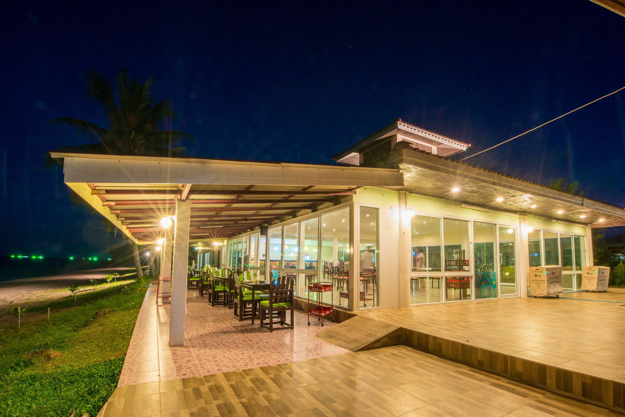 Star Light Beach Resort And Restaurant Chumphon Esterno foto